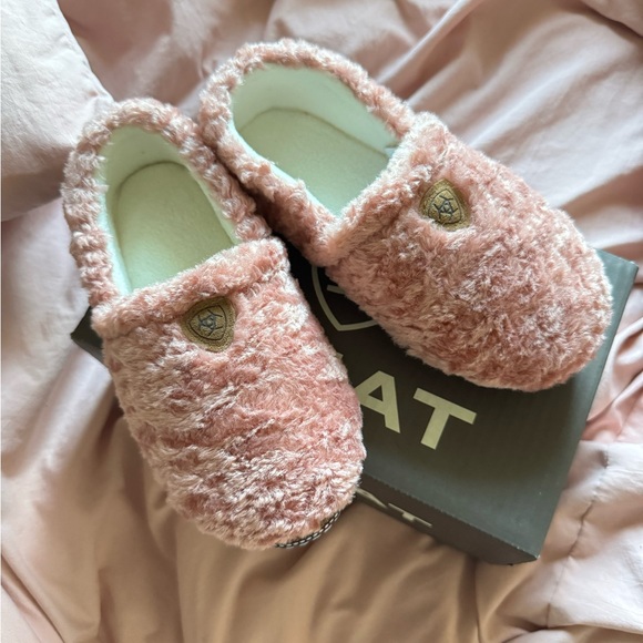 Ariat Shoes - Pink ariat slippers